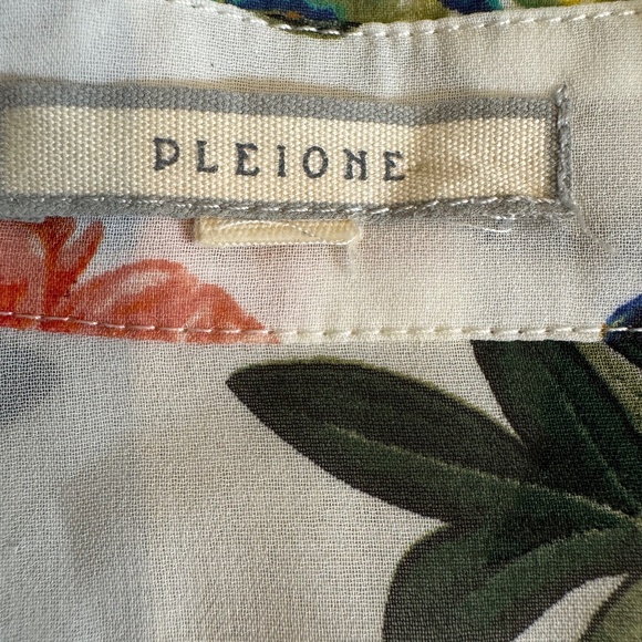 Pleione white with vivid floral pattern long sleeve button up blouse Sz Med - Picture 7 of 9